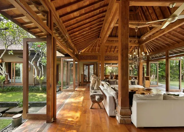 Luxury 5br, 20m Pool, Near Villa