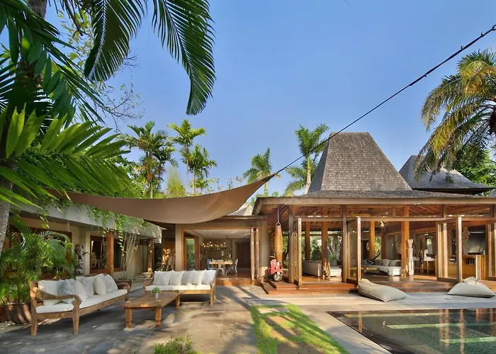 Luxury 5br, 20m Pool, Near Villa