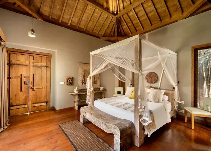 Luxury 5br, 20m Pool, Near Villa *