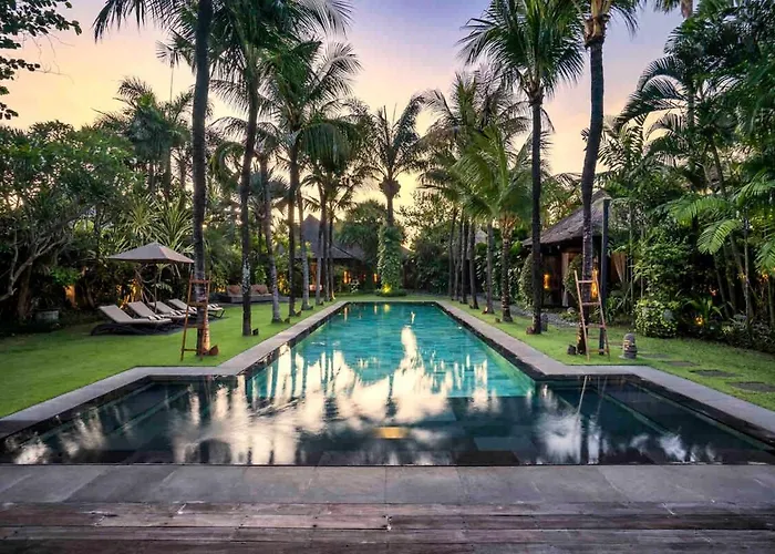 Luxury 5br, 20m Pool, Near Villa