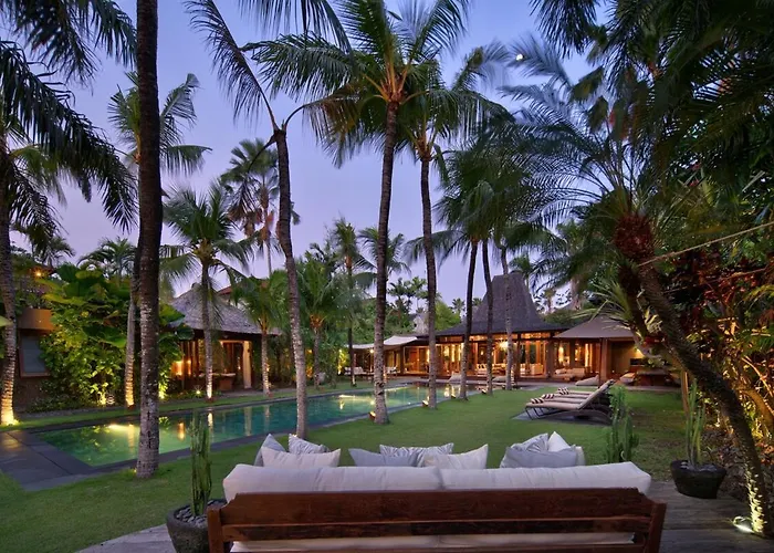 Luxury 5br, 20m Pool, Near Villa *